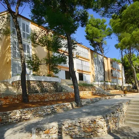 Fontana Bayside Park Jelsa (Hvar)