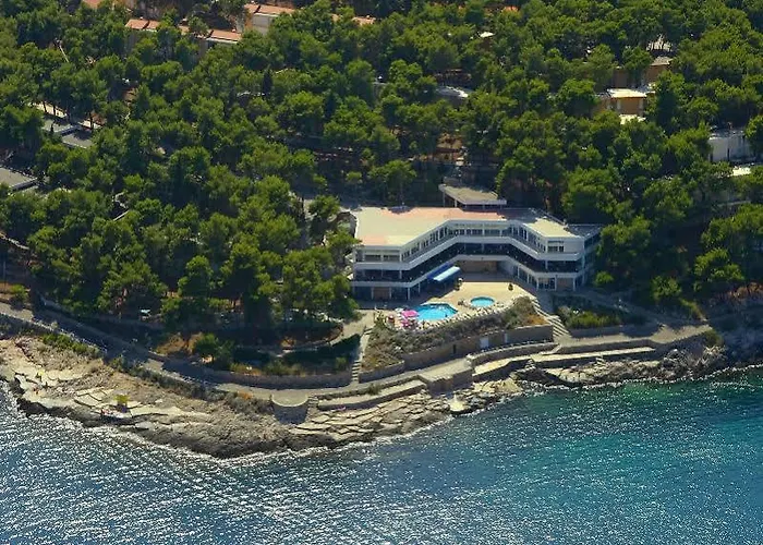 Fontana Bayside Park Jelsa (Hvar)